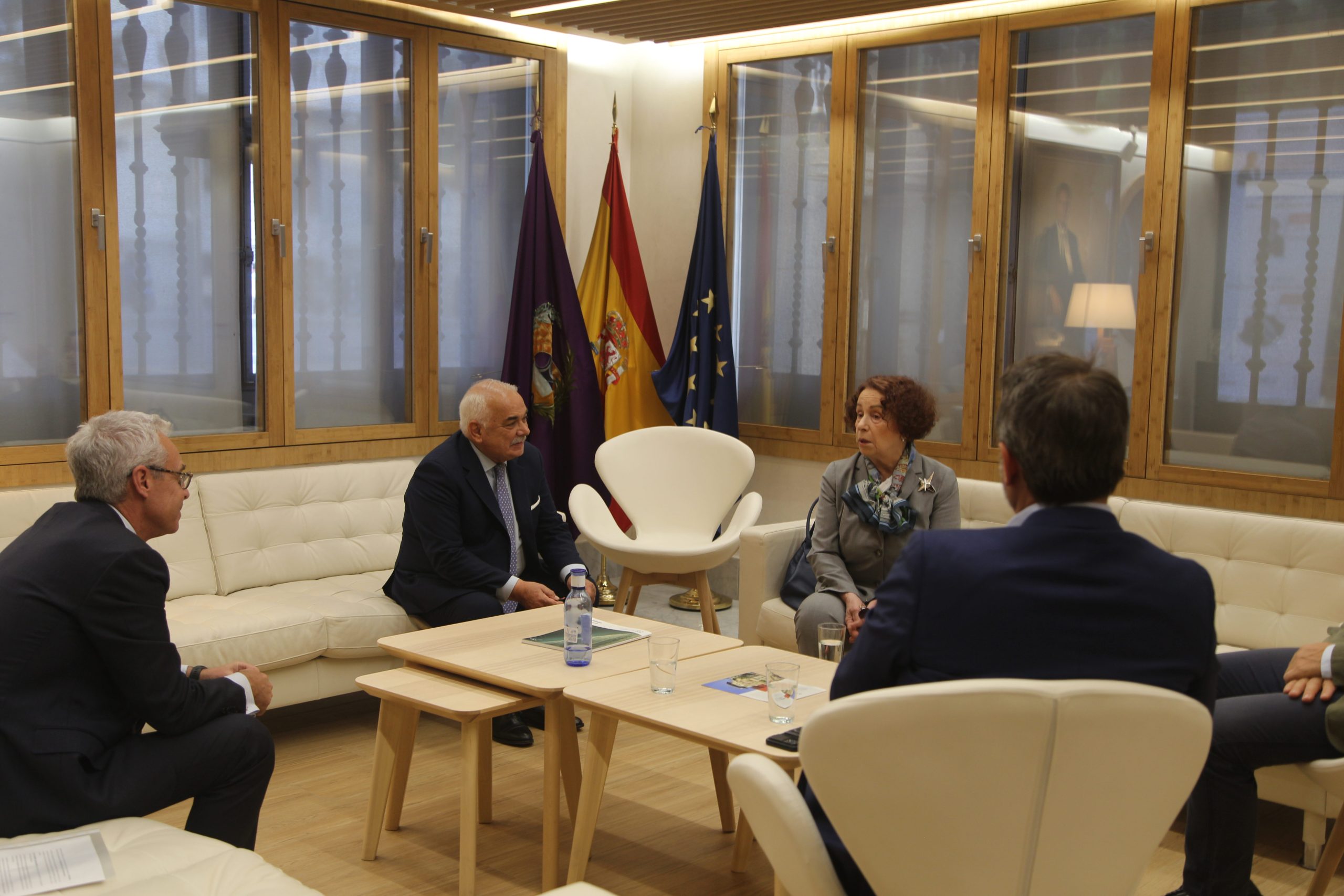 Así fue la primera sesión de Encuentros de geopolítica con Ana de Palacio